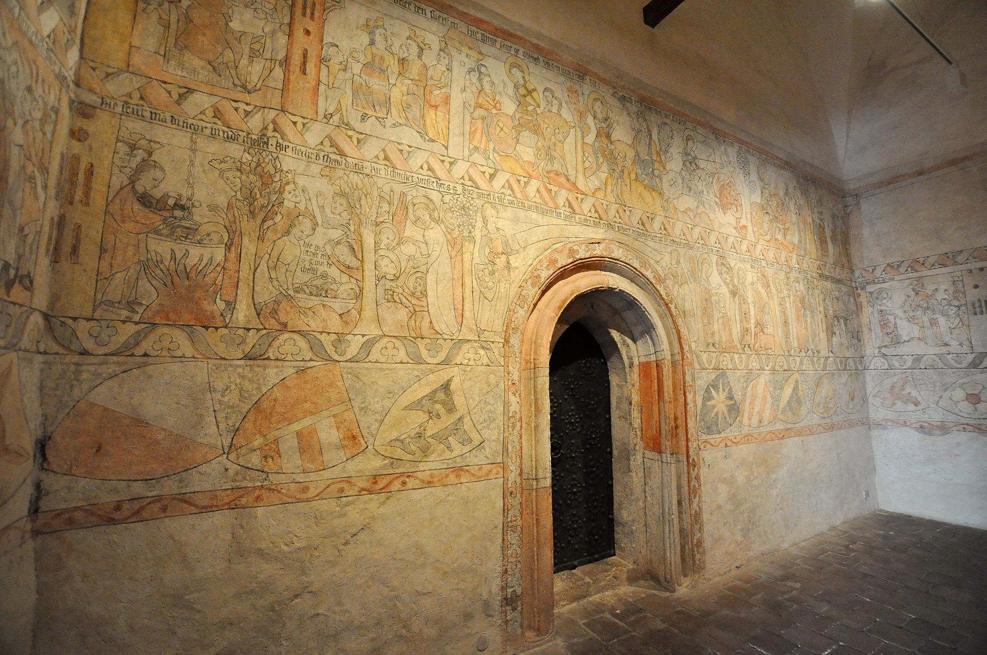 Fresken aus der Zeit der Gotik erzählen die Geschichte des Hl. Georg