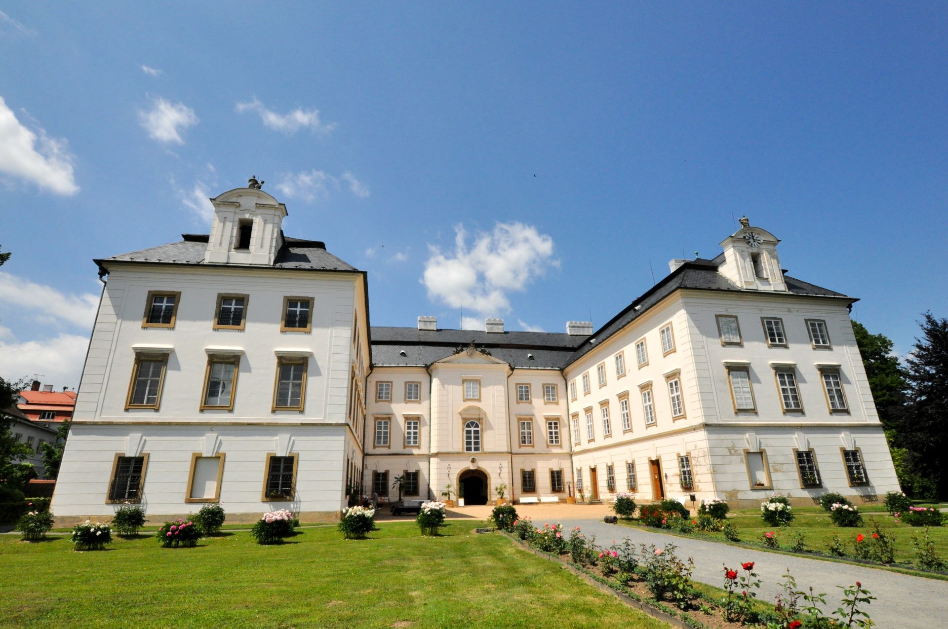 Schloss Vizovice, Hofseite