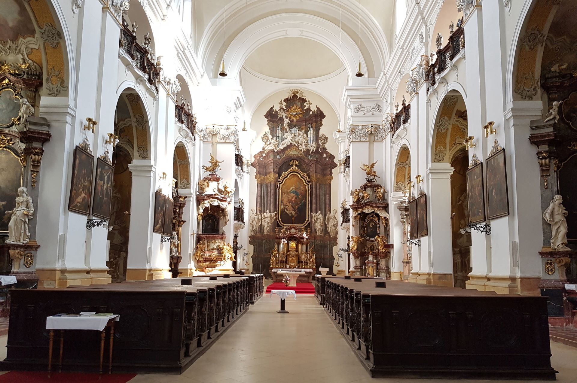 Barockkirche Maria Himmelfahrt am Hauptplatz von Königgrätz