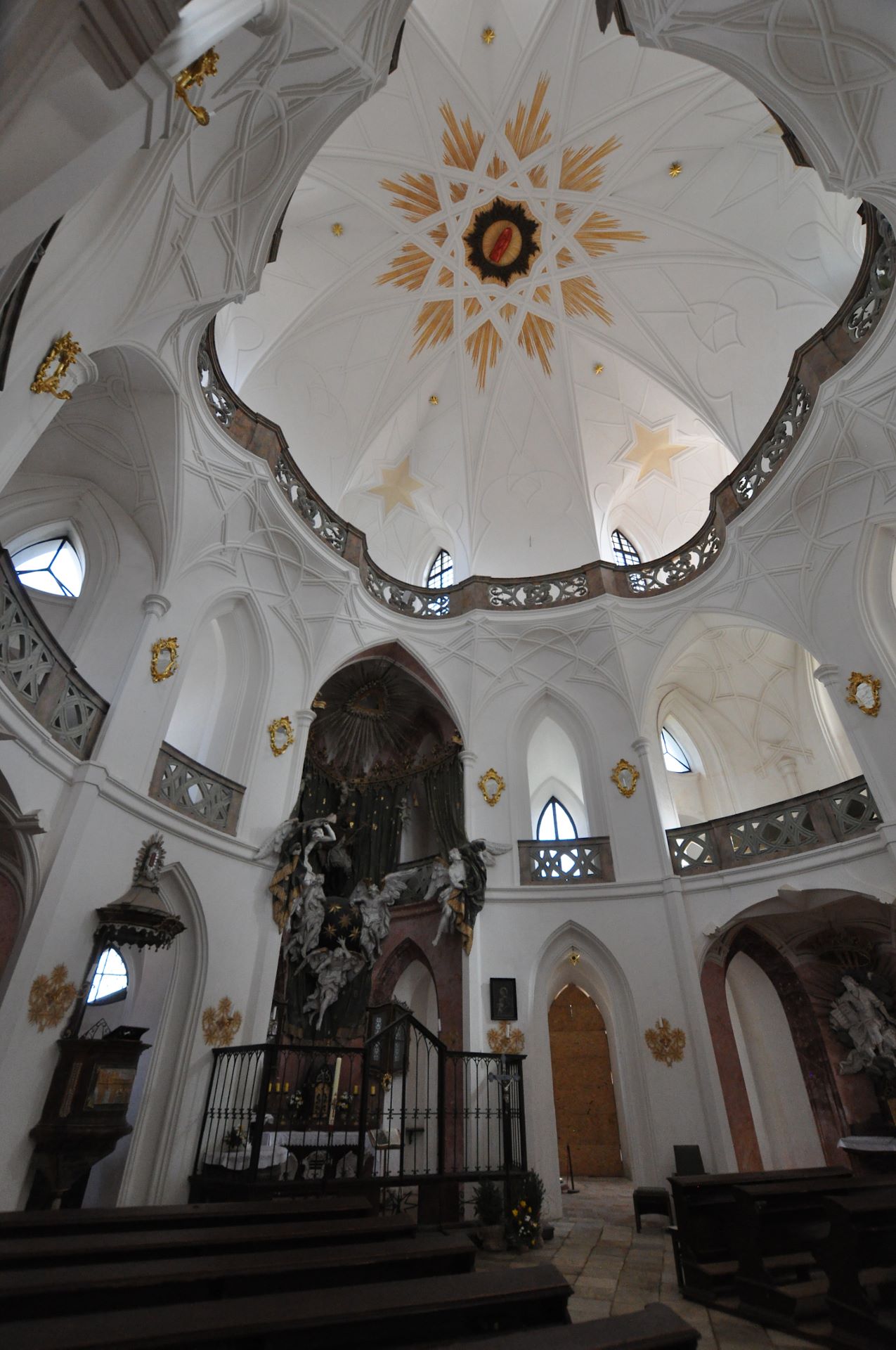 Innenraum der Wallfahrtskirche Zelená Hora