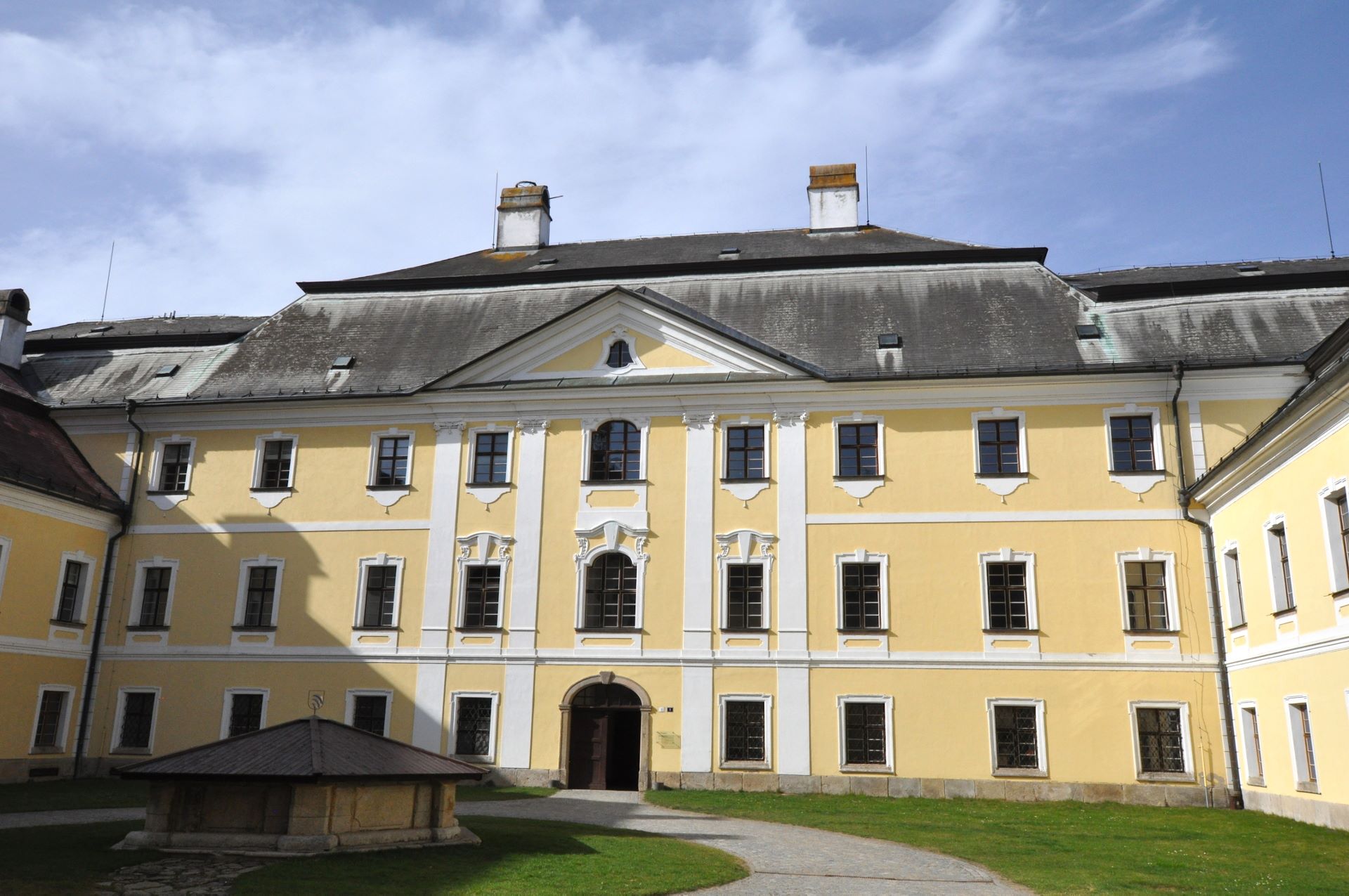 Kloster bzw. Schloss Saar