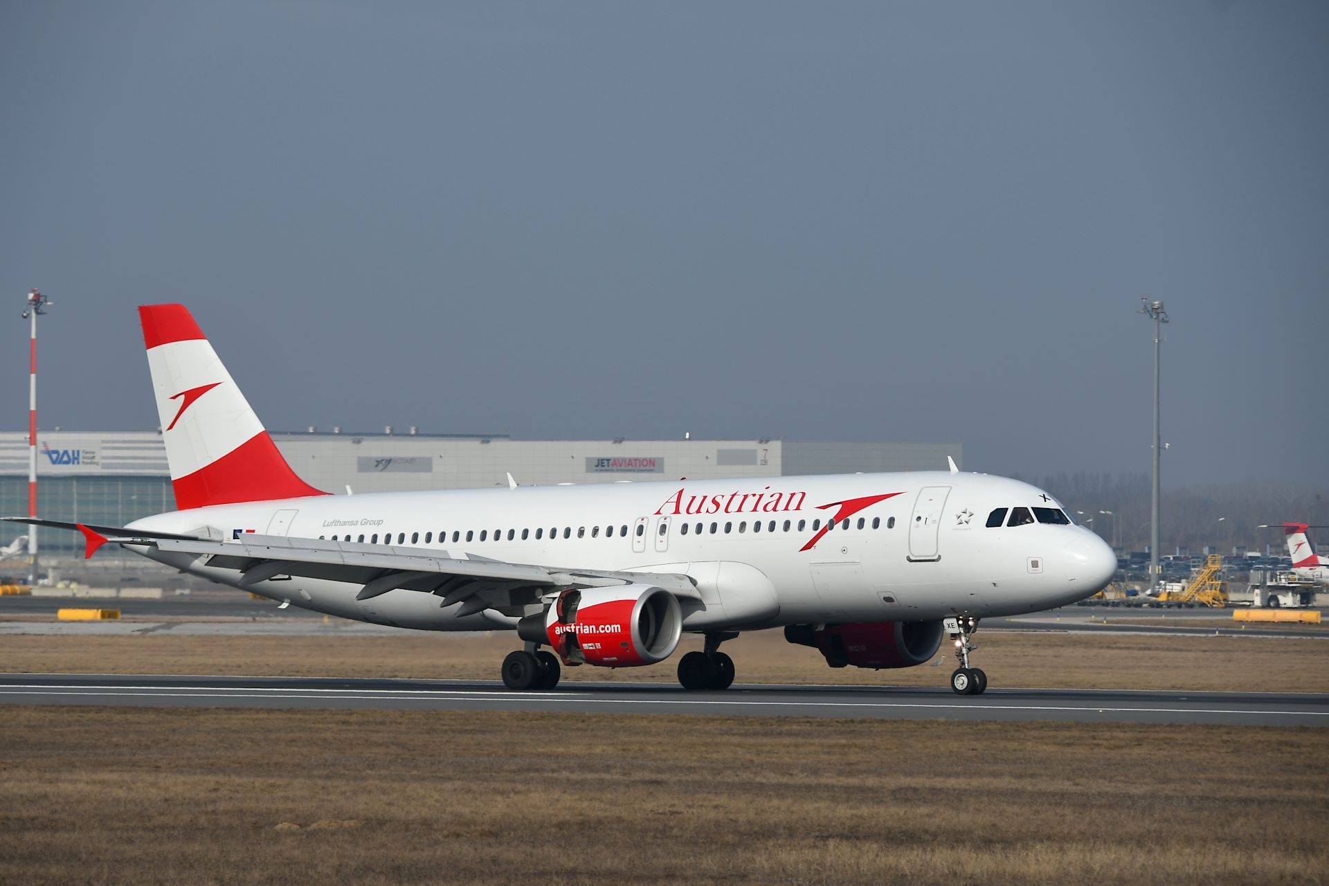 LOWW - Vienna (VIE) - Austrian Airlines - Airbus A320-216 OE-LXE
