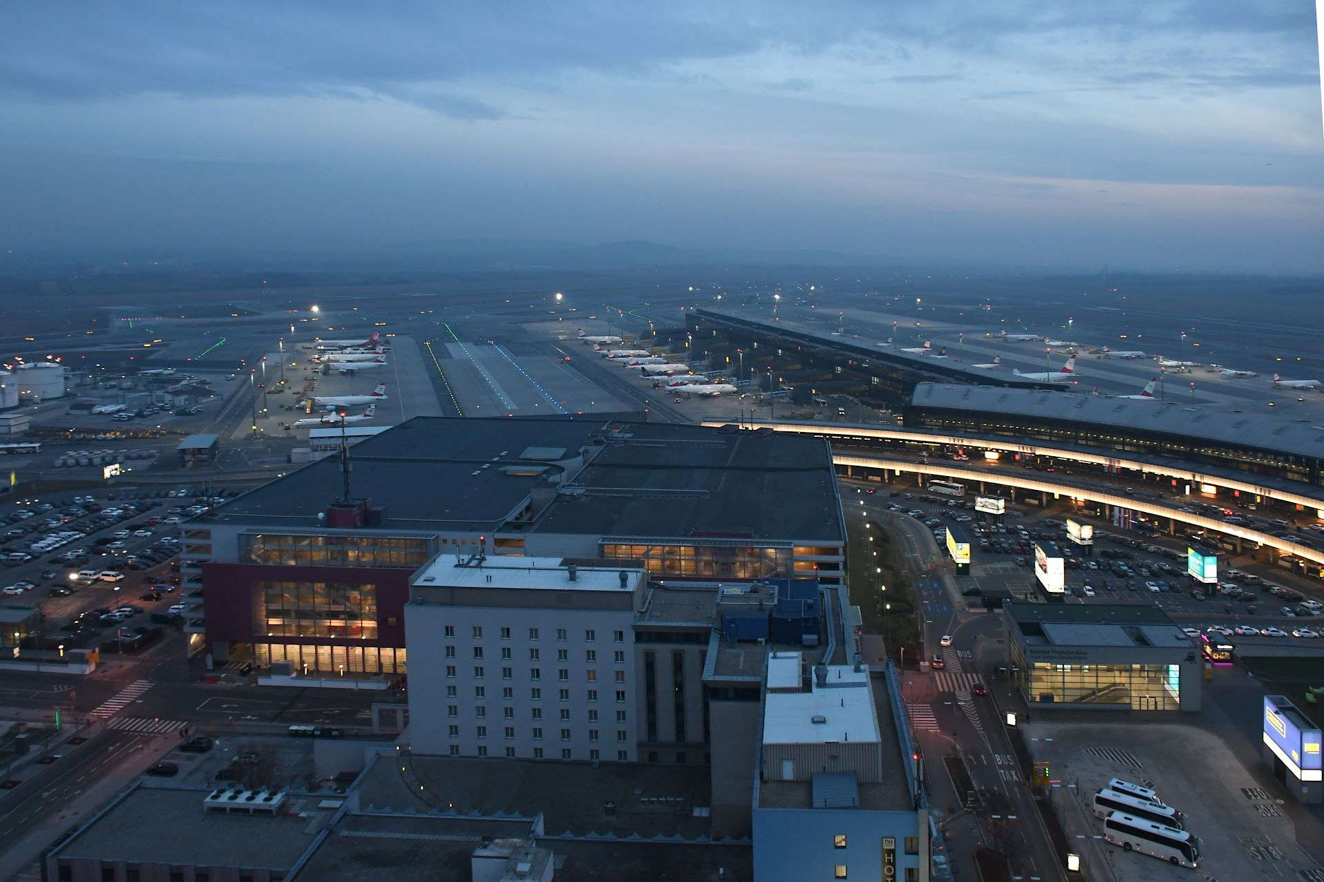 Vienna International Airport (VIE) - Flughafen Wien Schwechat - LOWW