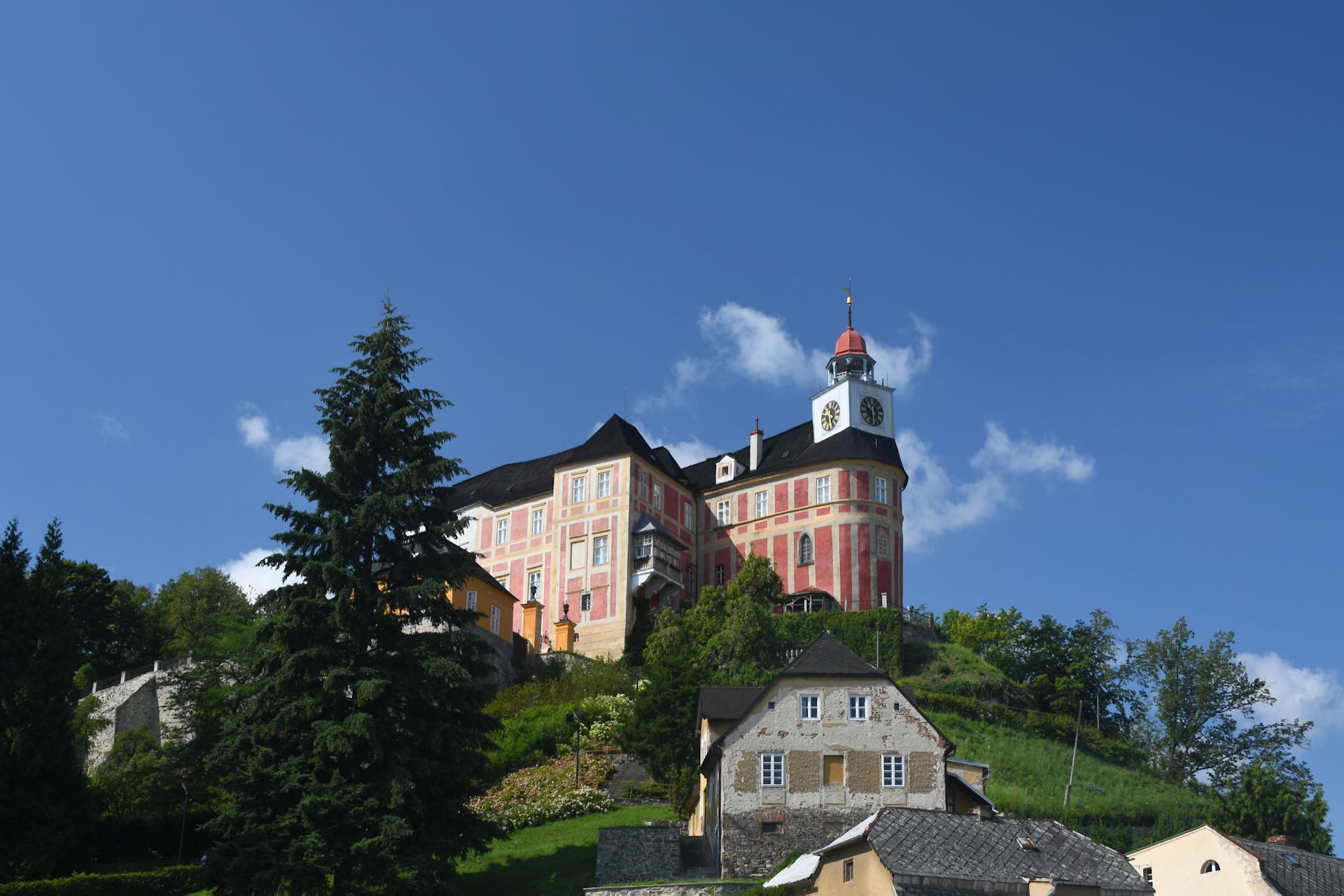 Javorník (Jauernig), Schloss Jánský Vrch (Schloss Johannesberg)