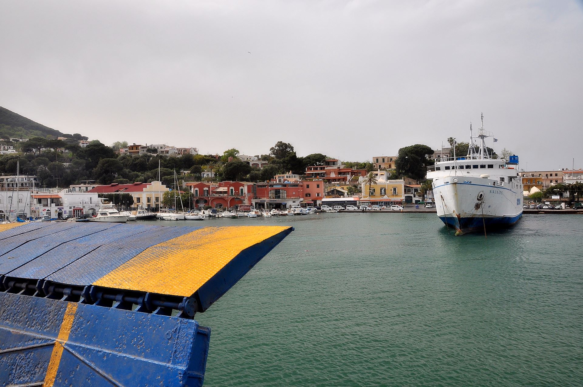 Im Hafen von Ischia Porto
