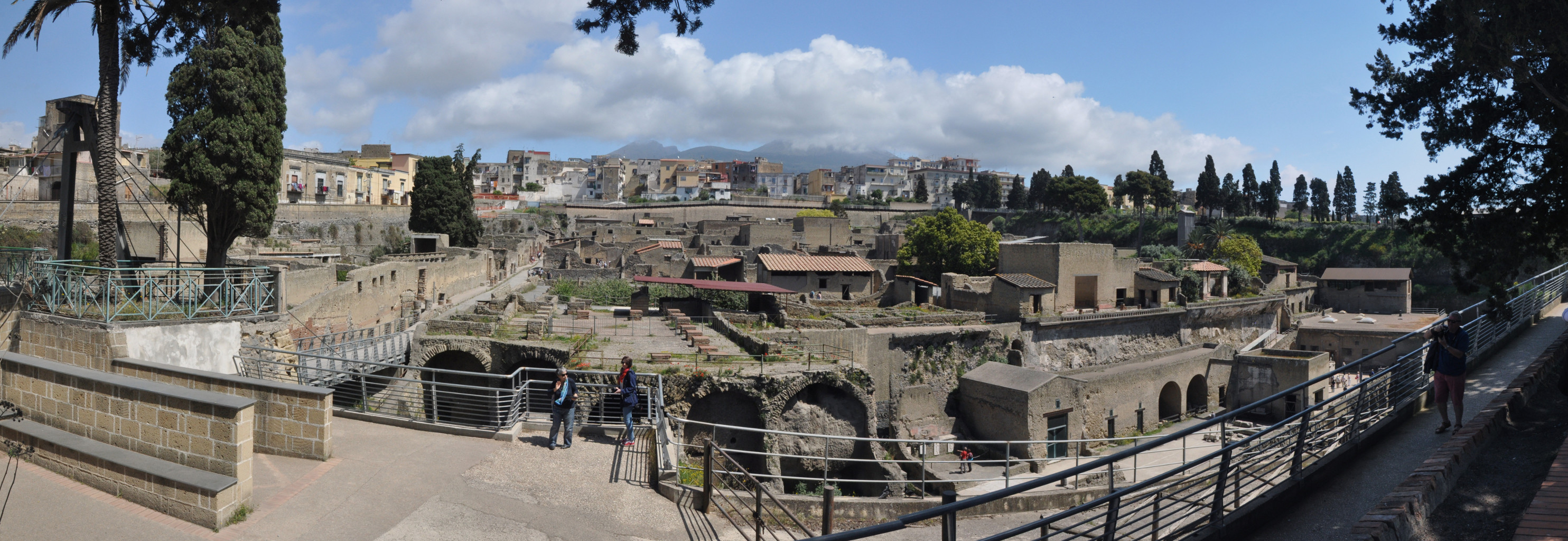 Das Grabungsgelände von Herculaneum, bis zu 20 m tief verschüttete der Vulkan die römische Siedlung