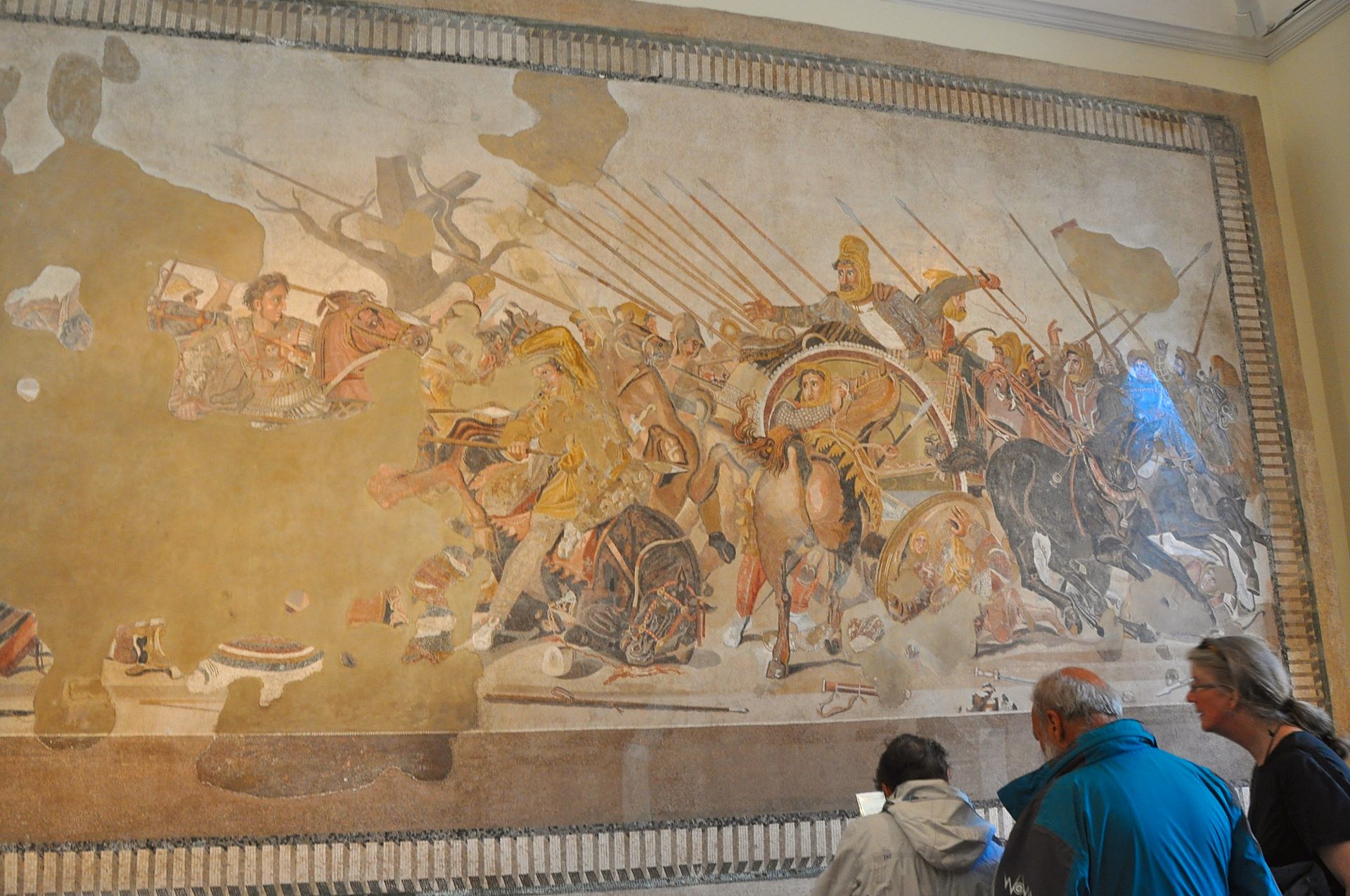 Aus einer Villa in Pompeji stammt die Darstellung der Schlacht zwischen Alexander dem Großen und seinem perischen Gegener Dareios III.