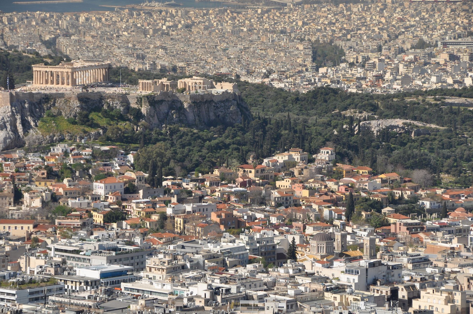Akropolis mit dem Grün der antiken Agora vom Likabitos-Hügel